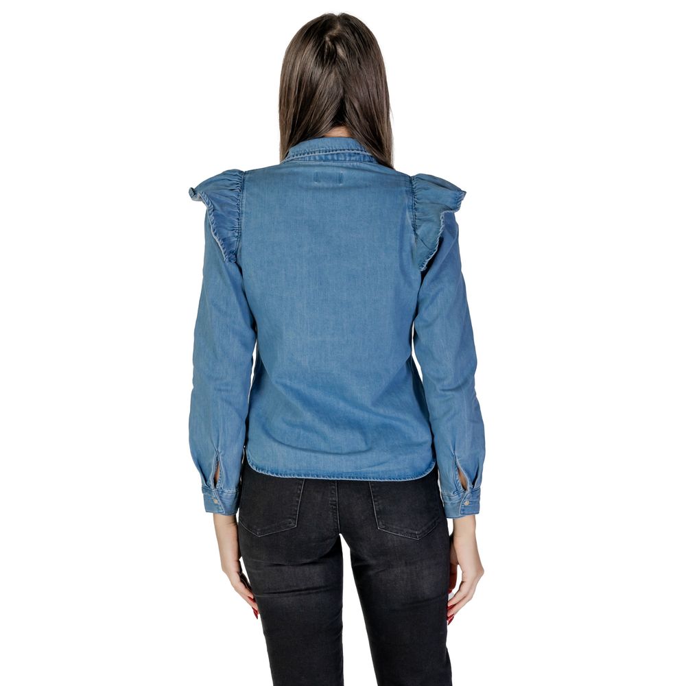 Front view with bag zipped and handles upright.