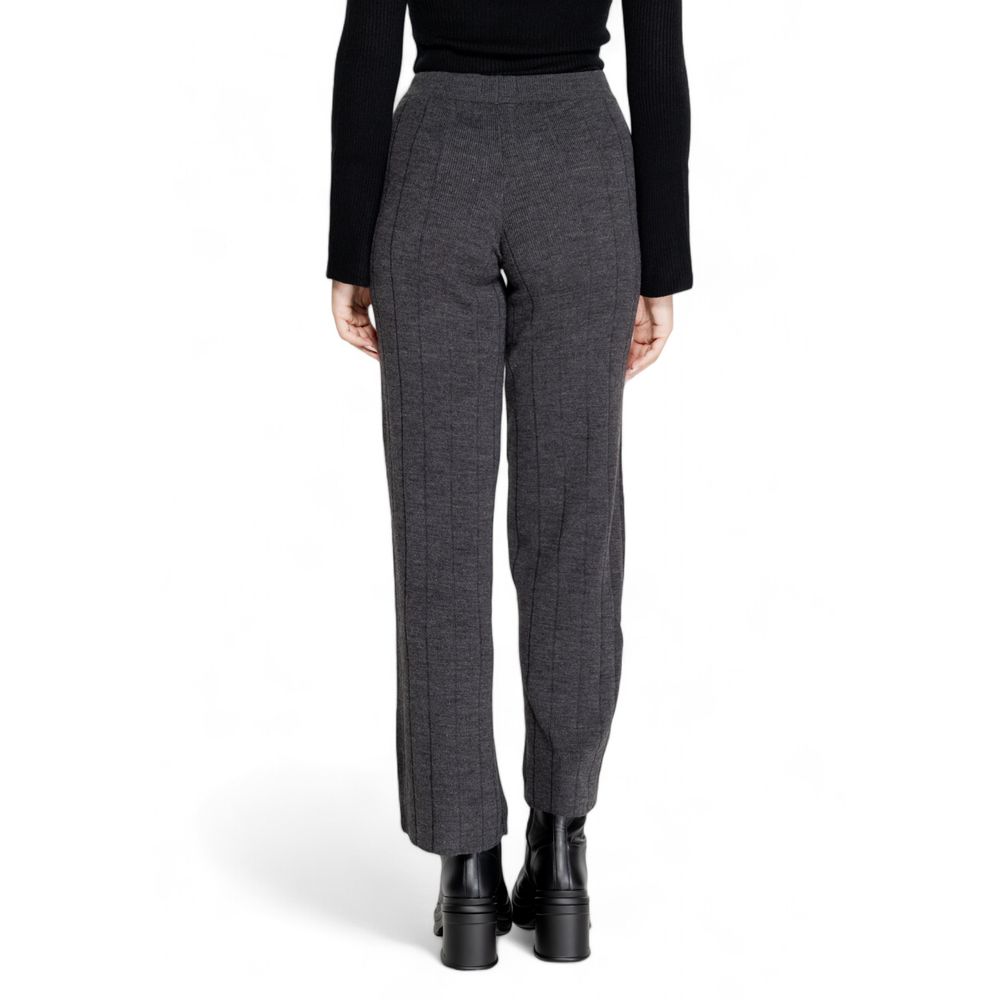 Only Gray Marabou Pant for women, Fall/Winter collection, 100% acrylic, featuring a stylish and comfortable fit.