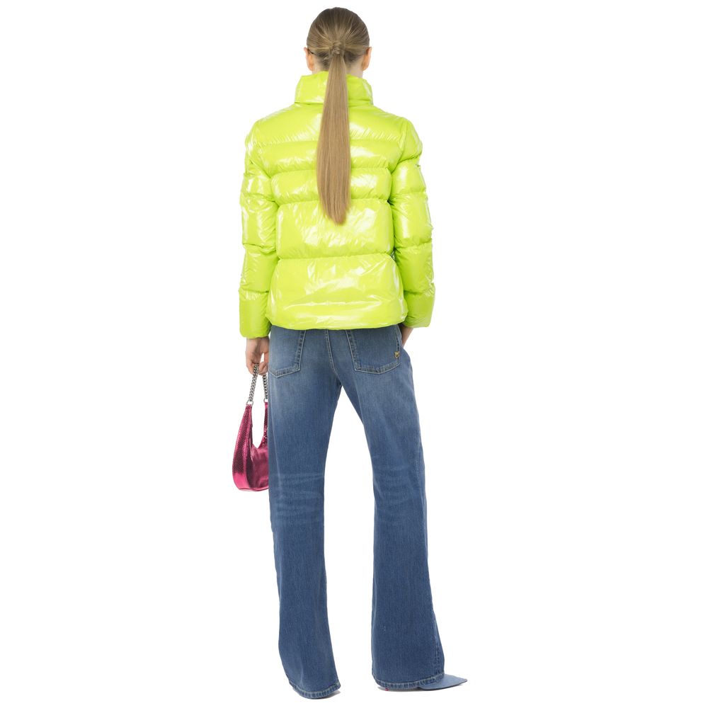 Front view with bag zipped and handles upright.
