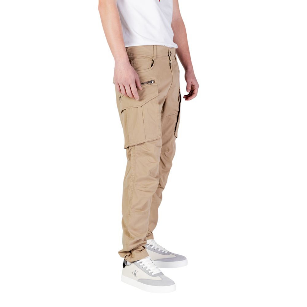 Front view with bag zipped and handles upright.