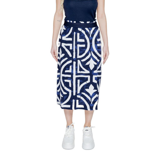 Woman wearing Street One Blue Viscose Long skirt with geometric pattern and side pockets, highlighting modern and versatile style.