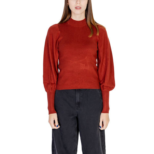 Vero Moda Red Viscose Sportswear women's knitwear for fall/winter collection, composed of 50% viscose, 28% polyester, 22% nylon.