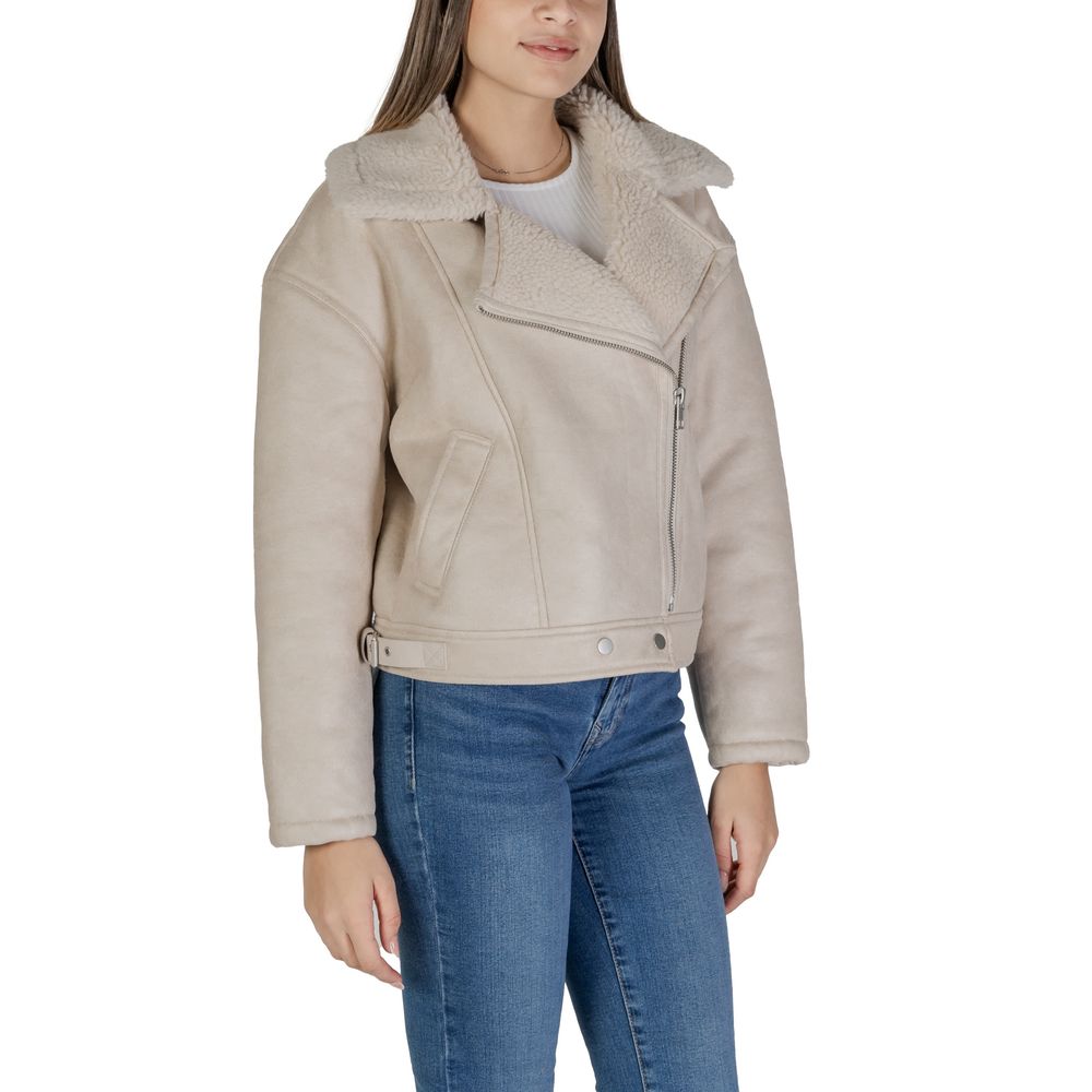 Woman wearing a Vila Clothes Beige Artificial Leather Jackets & Coat with shearling collar and asymmetrical zip.